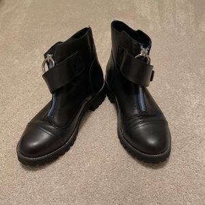 black dip up boots